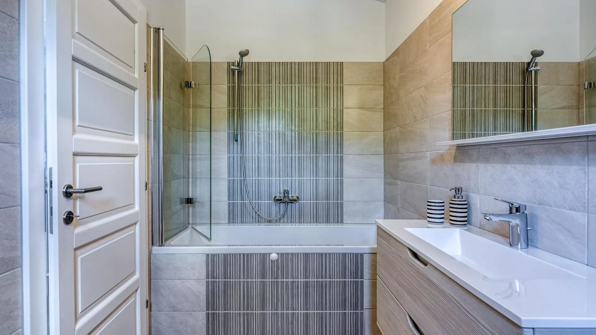 Villa Mali Vareski With Pool - Happy Rentals Appartement