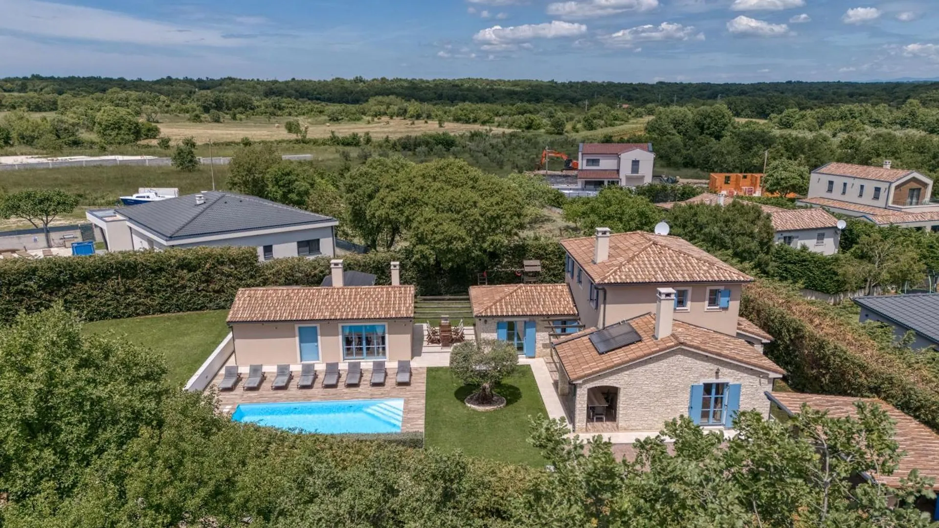 Villa Mali Vareski With Pool - Happy Rentals